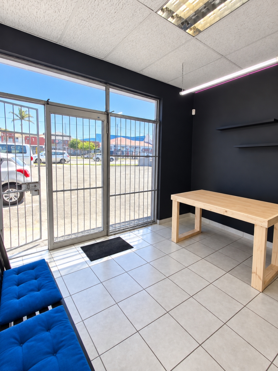 To Let Commercial Property for Rent in Vincent Eastern Cape